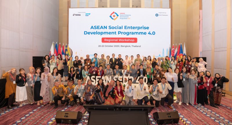 Large group photo of delegates and organisers at the ASEAN Social Enterprise Development Programme 4.0 (ASEAN SEDP 4.0) regional workshop.
